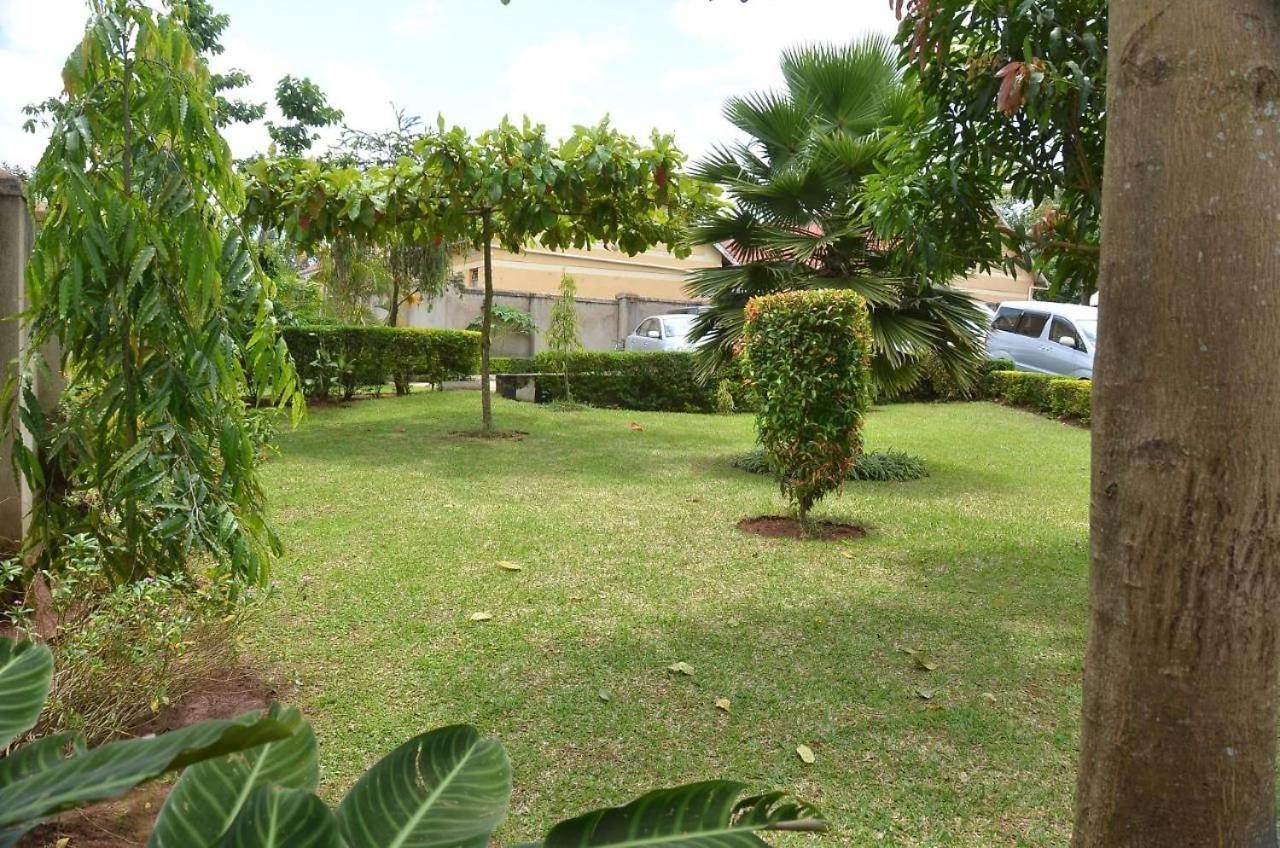 Merian Gardens And Guest House Mukono Town Bagian luar foto