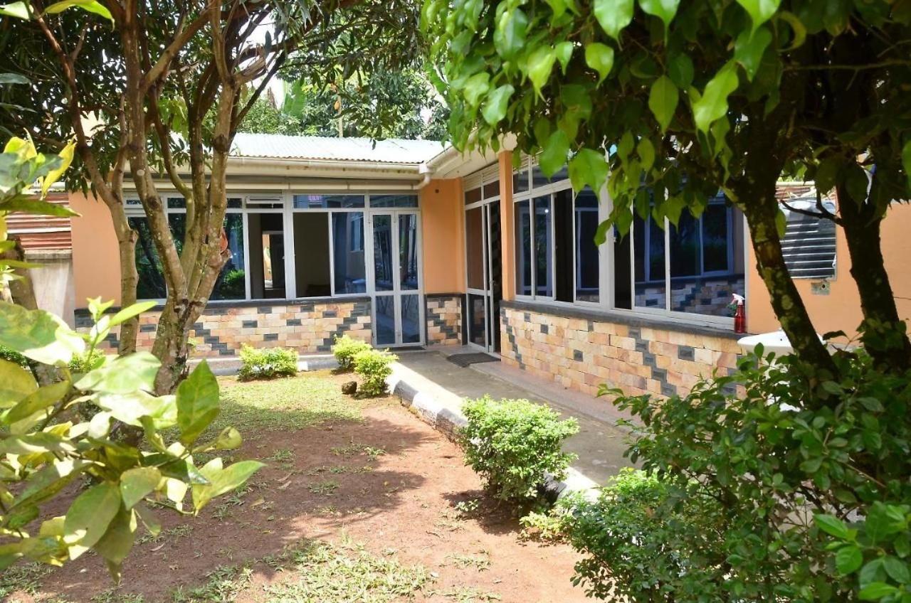 Merian Gardens And Guest House Mukono Town Bagian luar foto