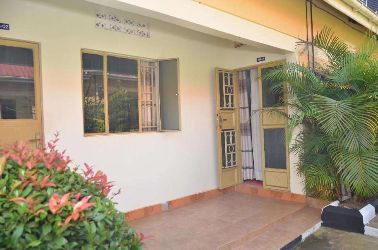 Merian Gardens And Guest House Mukono Town Bagian luar foto